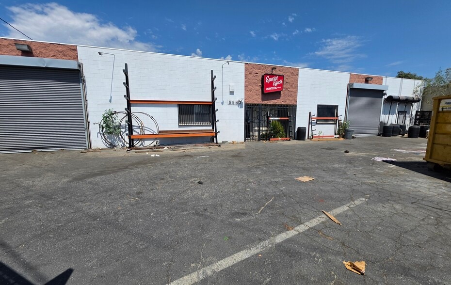 8942 Lankershim Blvd, Sun Valley, CA for lease - Building Photo - Image 1 of 5