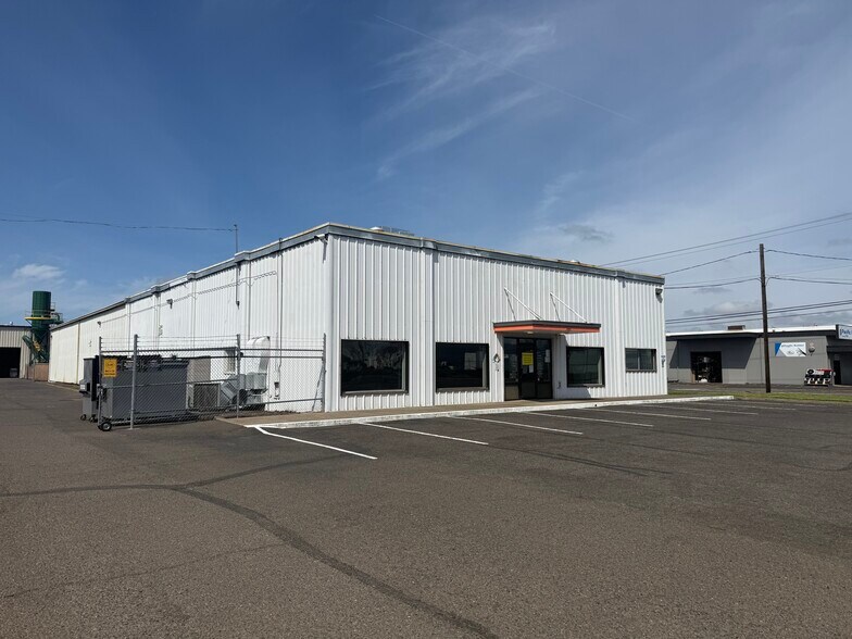 700 Conger St, Eugene, OR à louer - Photo du bâtiment - Image 2 de 4