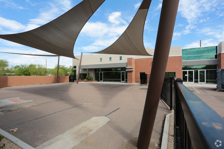 5570 W Chandler Blvd, Chandler, AZ à vendre - Photo du bâtiment - Image 2 de 9