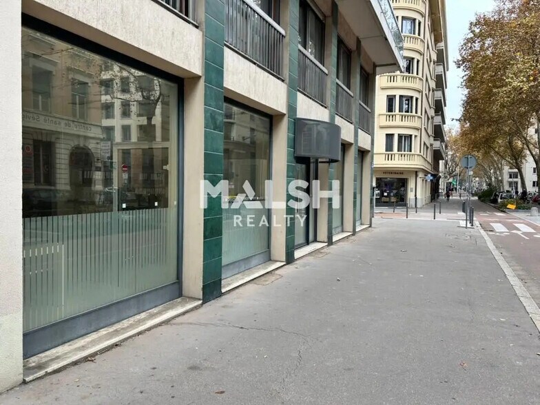 Office in Lyon for lease - Building Photo - Image 1 of 9