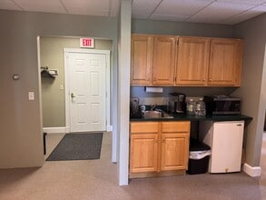 1233 Shelburne Rd, South Burlington, VT for lease Interior Photo- Image 2 of 6