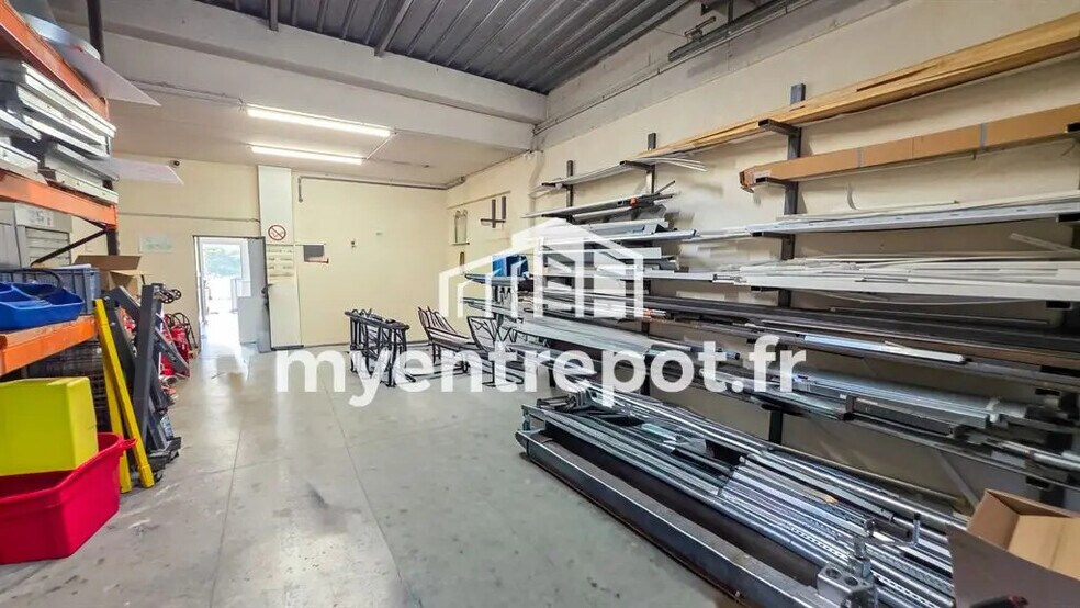 Flex dans Vitrolles à louer - Photo du bâtiment - Image 2 de 6