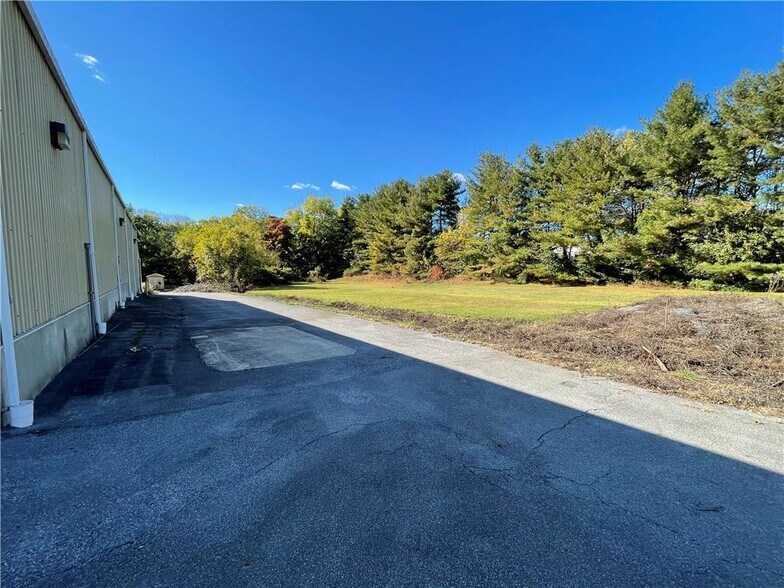 190 Industrial Dr N, Easton, PA à louer - Photo du bâtiment - Image 2 de 6