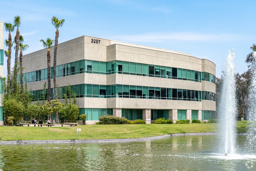 3237 E Guasti Rd, Ontario, CA for lease - Primary Photo - Image 2 of 20