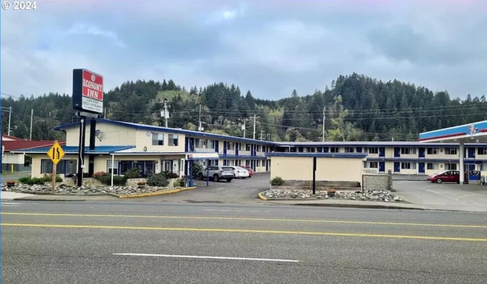 1593 US 101 Hwy, Reedsport, OR for sale - Building Photo - Image 1 of 16