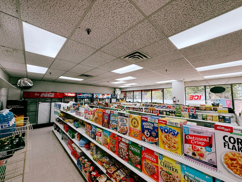 738 3rd Ave SW, Calgary, AB for sale - Building Photo - Image 2 of 10