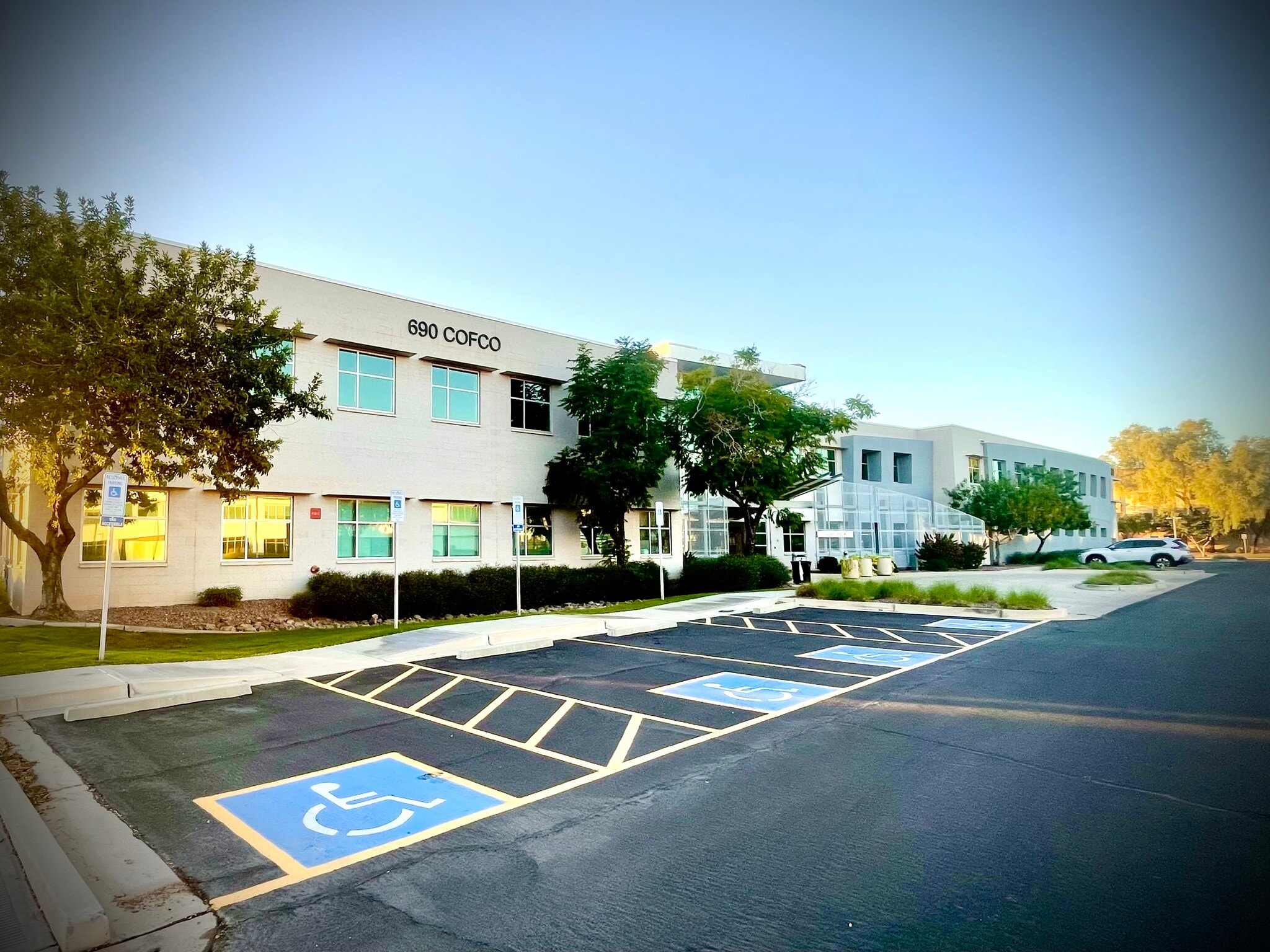 690 N Cofco Center Ct, Phoenix, AZ for lease Primary Photo- Image 1 of 12