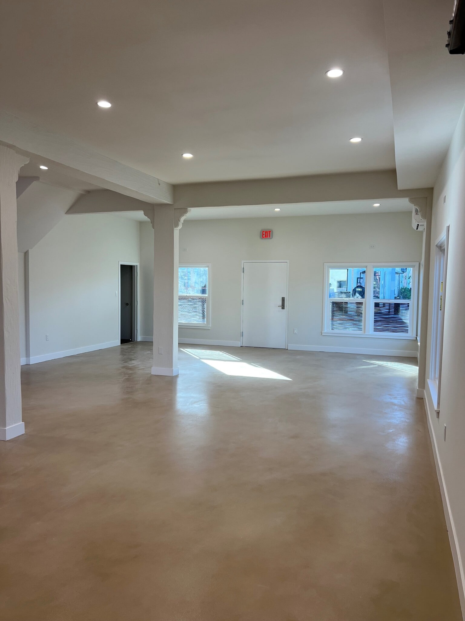 70 N Venice Blvd, Venice, CA for lease Interior Photo- Image 1 of 4