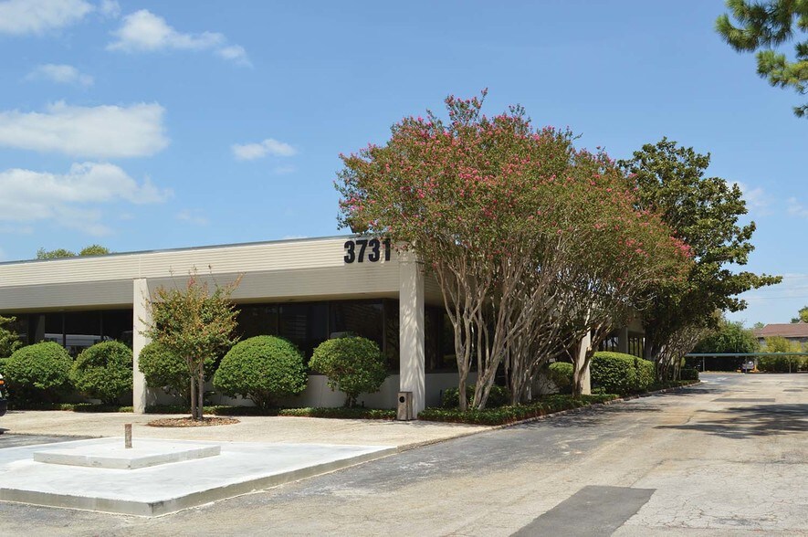 3731 Briarpark Dr, Houston, TX à louer - Photo principale - Image 1 de 21
