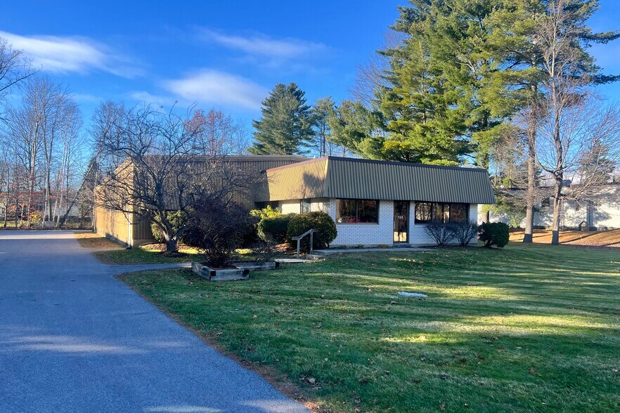 128 Commerce St, Williston, VT for lease - Building Photo - Image 2 of 2