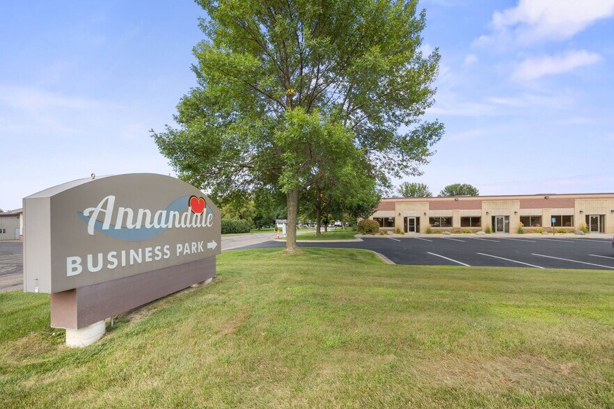990 Elm St E, Annandale, MN à louer - Photo du bâtiment - Image 2 de 11