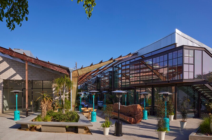 2419-2425 Michigan Ave, Santa Monica, CA à louer - Photo du bâtiment - Image 2 de 15