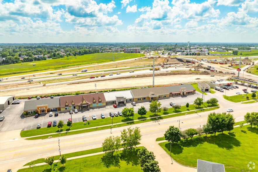 750-768 Center Point Rd, Hiawatha, IA for lease - Aerial - Image 3 of 6