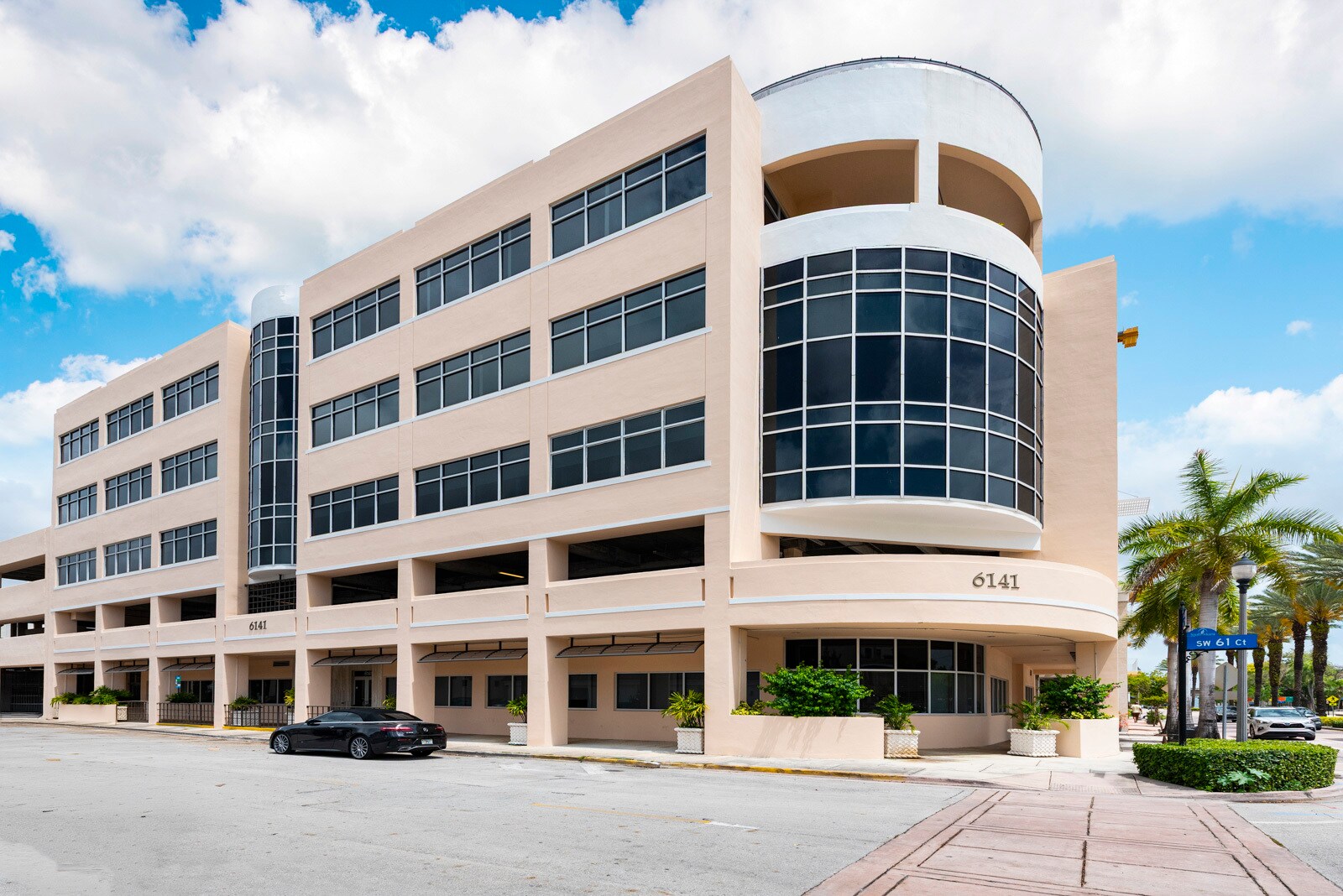 6141 Sunset Dr, South Miami, FL for lease Interior Photo- Image 1 of 17