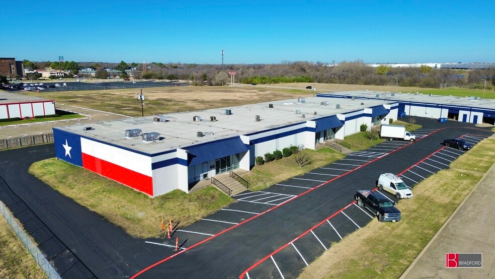 605 E Palace Pky, Grand Prairie, TX for lease - Building Photo - Image 2 of 6