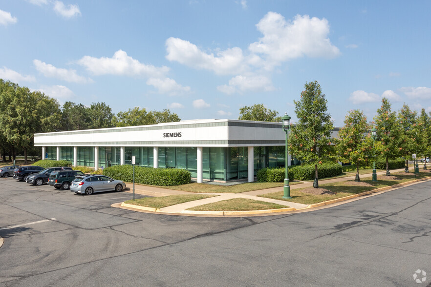 4510 Daly Dr, Chantilly, VA for lease - Primary Photo - Image 1 of 3