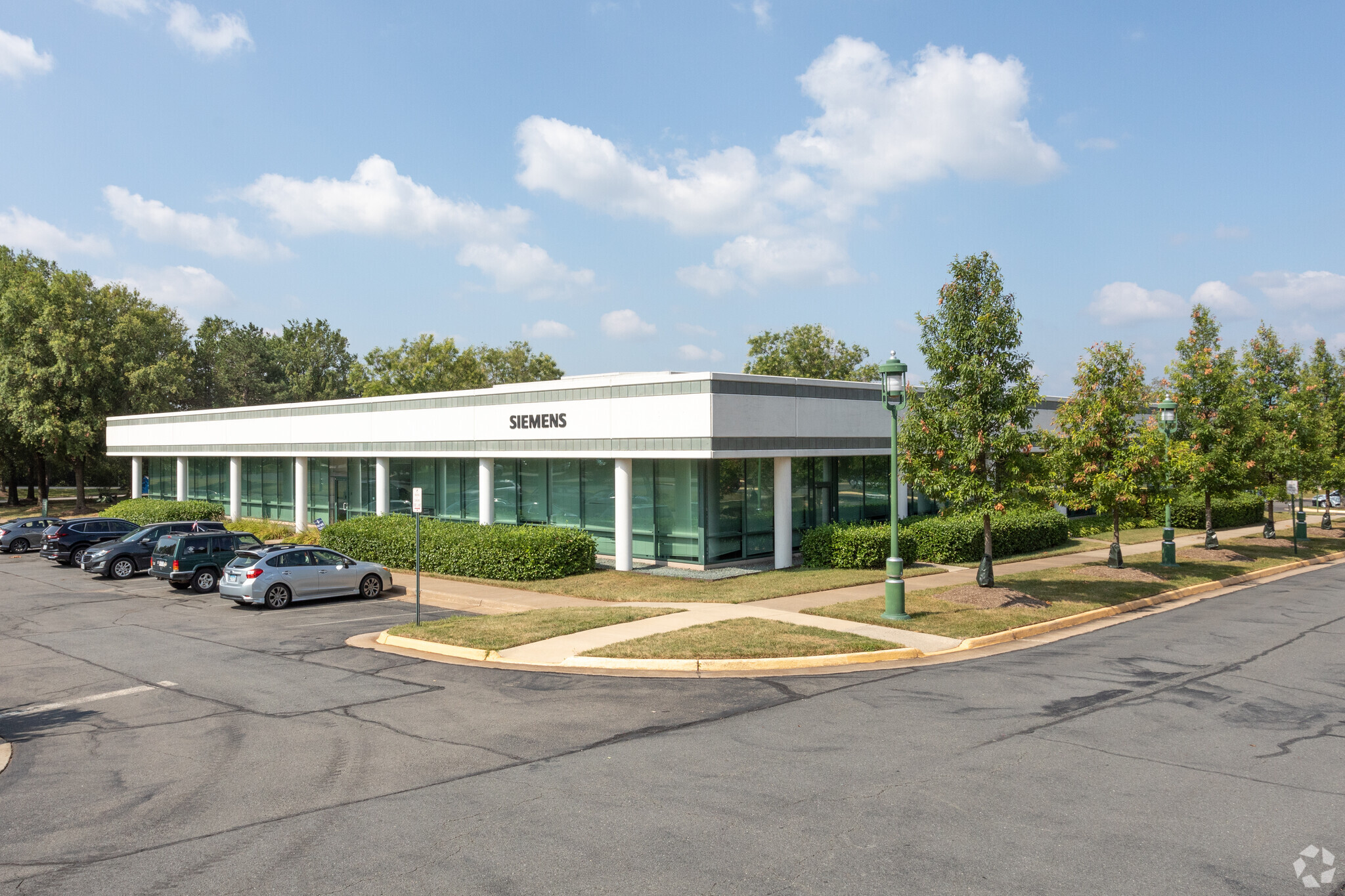 4510 Daly Dr, Chantilly, VA for lease Primary Photo- Image 1 of 4