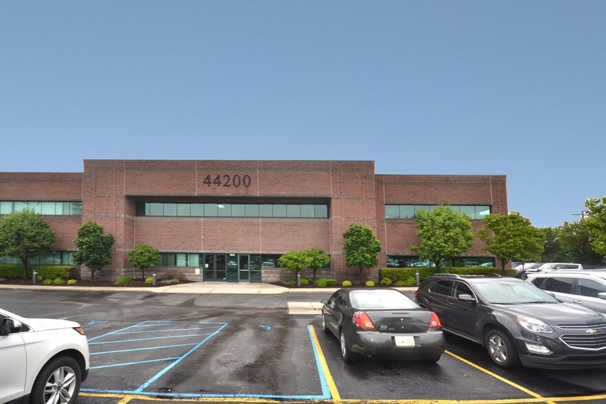 44200 Woodward Ave, Pontiac, MI for lease - Building Photo - Image 3 of 12