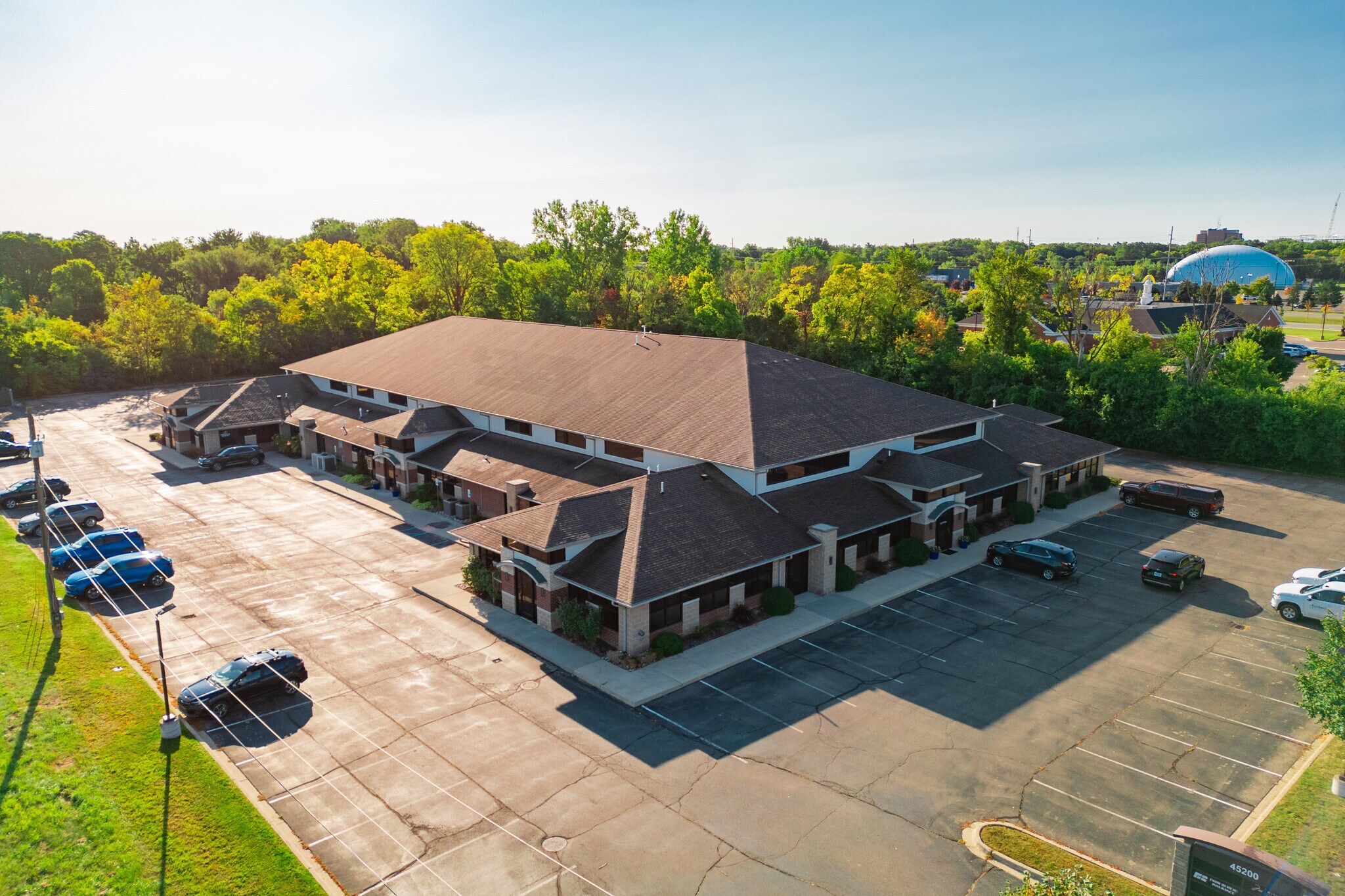 45200 Card Rd, Macomb Township, MI à louer Photo du bâtiment- Image 1 de 21