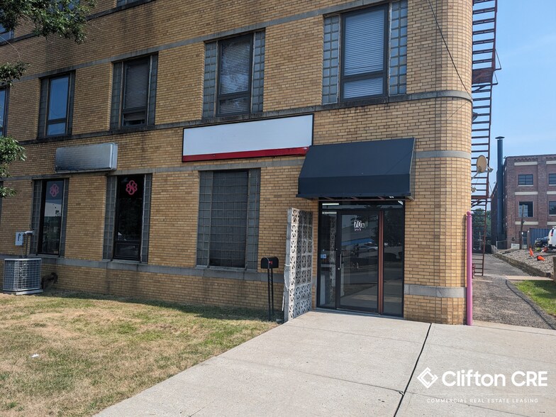 70 Outwater Ln, Garfield, NJ à louer - Photo du bâtiment - Image 3 de 6