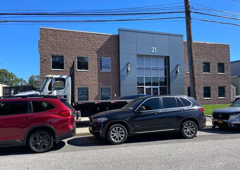 21 Deforest St, Amityville, NY for lease - Building Photo - Image 2 of 21