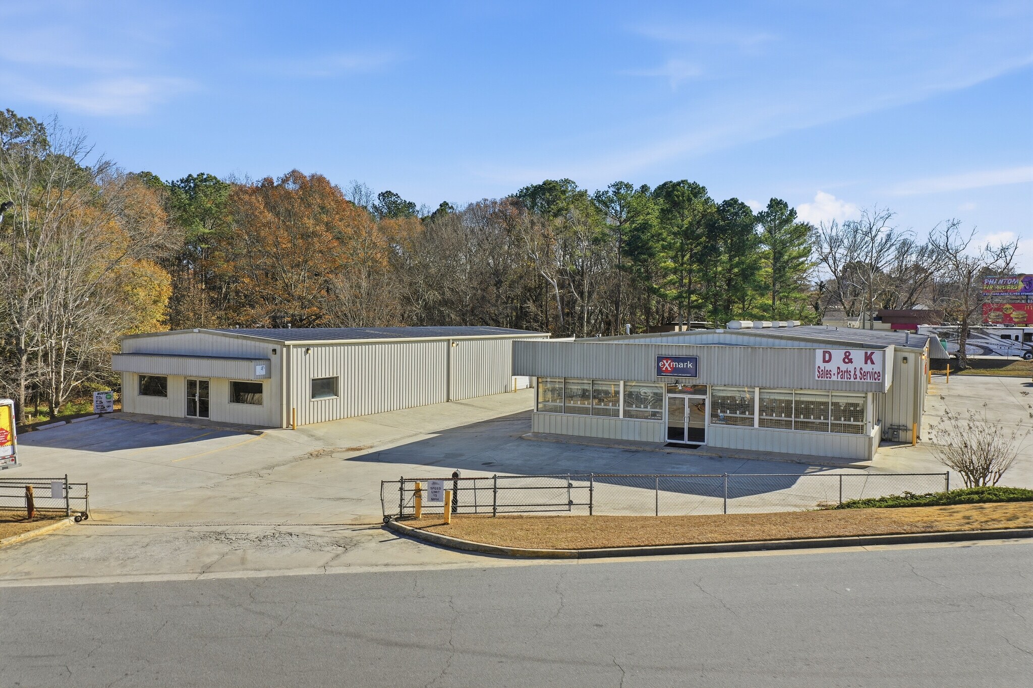 Canton Rd. portefeuille de 2 propriétés à vendre sur LoopNet.ca Photo principale- Image 1 de 20