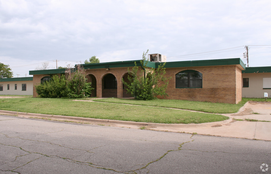 1215 NE 34th St, Oklahoma City, OK for lease - Building Photo - Image 2 of 17