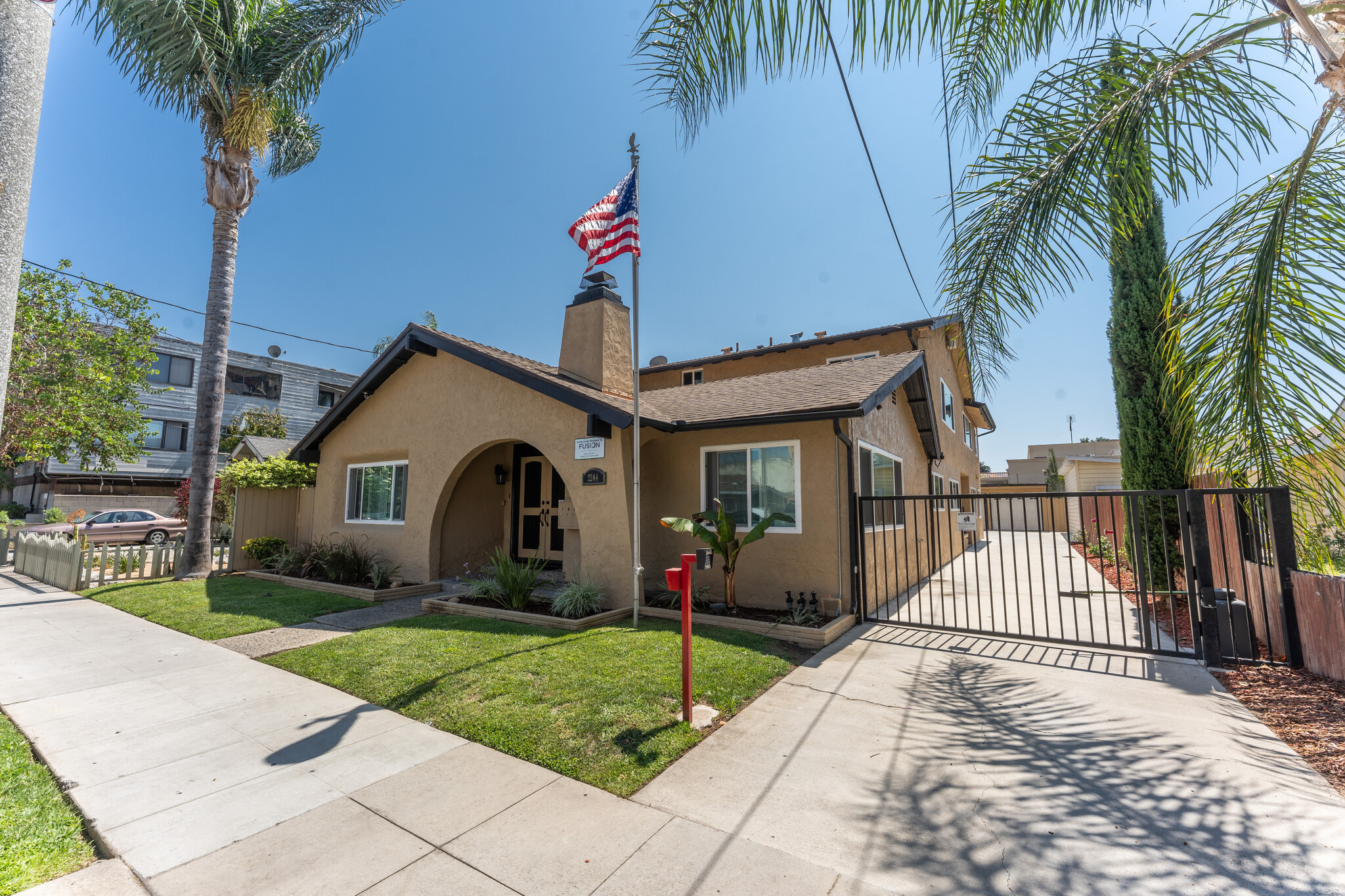 2244 E 6th St, Long Beach, CA à vendre Photo du bâtiment- Image 1 de 1