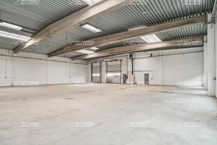 Flex in Chilly-Mazarin for lease - Building Photo - Image 2 of 14