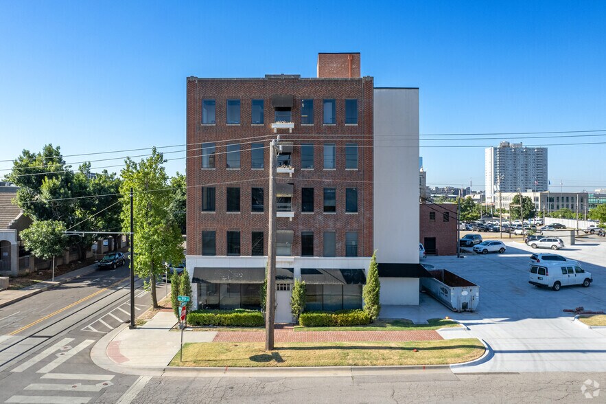 923 N Robinson Ave, Oklahoma City, OK à vendre - Photo du bâtiment - Image 3 de 14