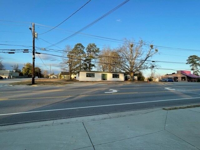 401 E Robinson Ave, Grovetown, GA à vendre - Photo du bâtiment - Image 1 de 5