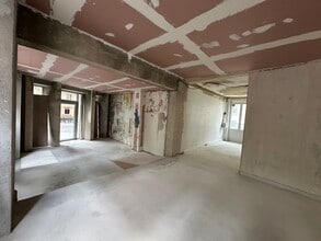 100 Avenue Simon Bolivar, Paris for lease Interior Photo- Image 2 of 9