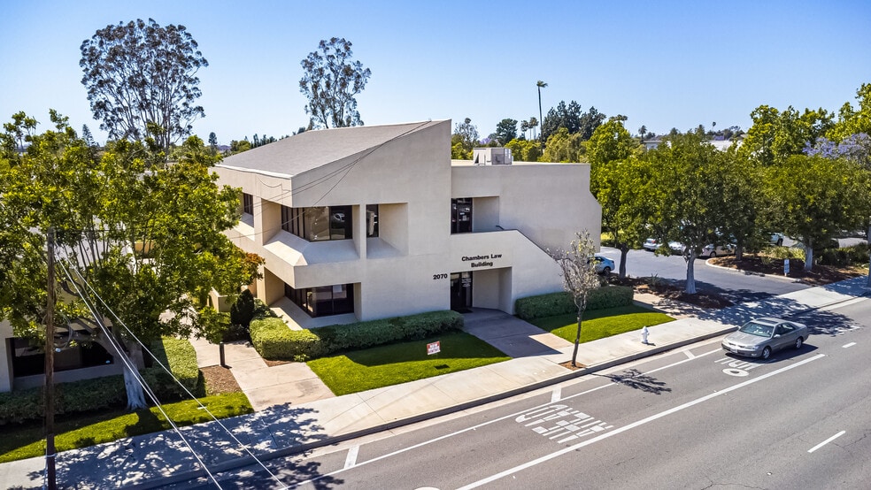 2070 N Tustin Ave, Santa Ana, CA à vendre - Photo principale - Image 1 de 24
