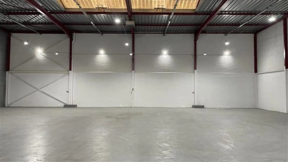 Flex in Créteil for lease - Interior Photo - Image 2 of 11