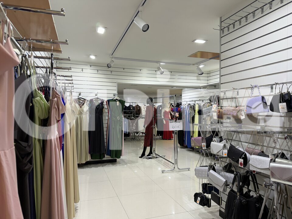 Retail in Le Havre for lease Building Photo- Image 1 of 5