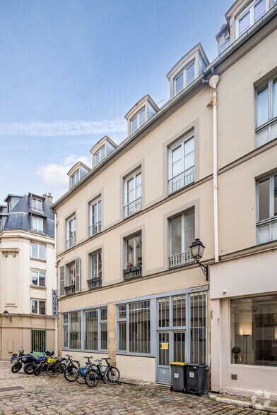 21 Rue Du Faubourg Saint-Antoine, Paris for lease - Building Photo - Image 2 of 5