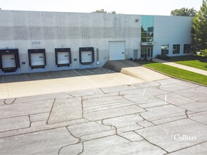 13400-13480 Lakefront Dr, Earth City, MO for lease Building Photo- Image 2 of 4