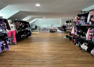 8759 Mathis Ave, Manassas, VA for lease Interior Photo- Image 1 of 4