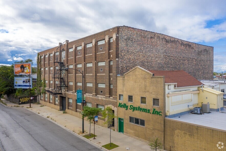 410 N Western Ave, Chicago, IL à louer - Photo du bâtiment - Image 3 de 25