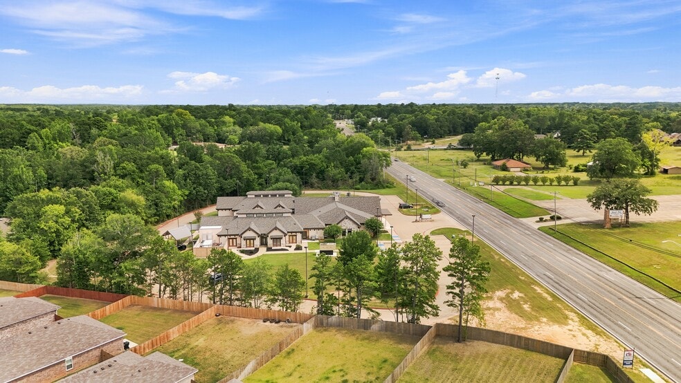 5016 Gilmer Rd, Longview, TX for sale - Building Photo - Image 2 of 9