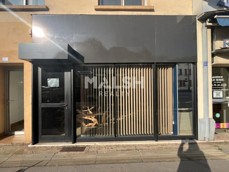 Retail in Tassin-la-Demi-Lune for lease - Building Photo - Image 1 of 11