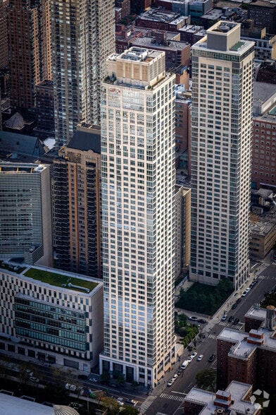 51 Amsterdam Ave, New York, NY for lease - Primary Photo - Image 1 of 9