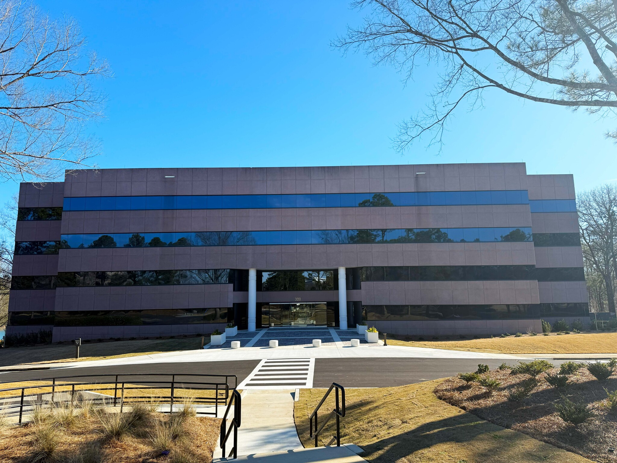 300 Corporate Pky, Birmingham, AL for lease Primary Photo- Image 1 of 8