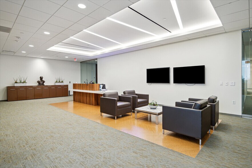 9090 Katy Fwy, Houston, TX à louer - Photo intérieure - Image 3 de 12