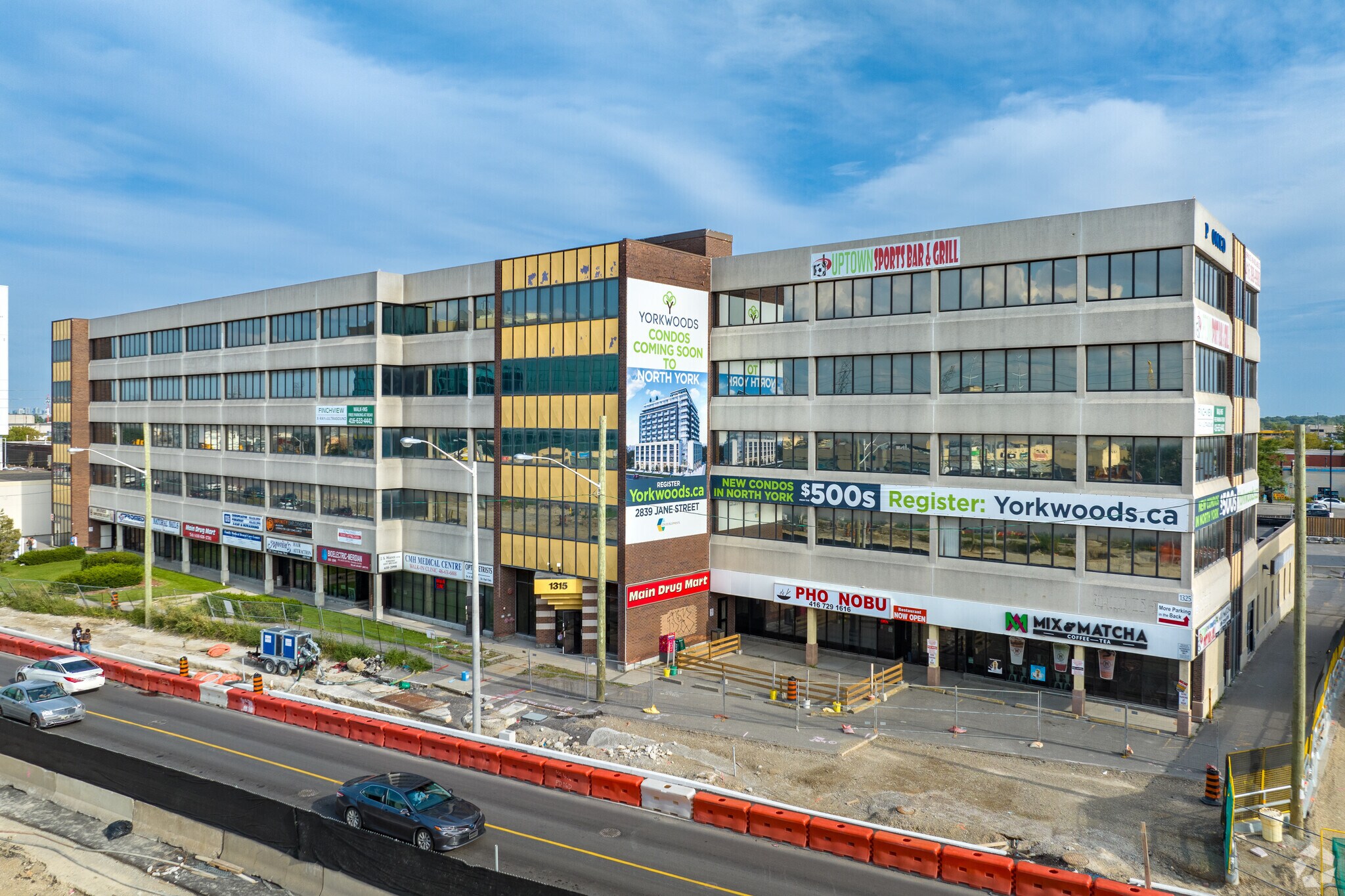 1315 Finch Ave W, Toronto, ON à louer Photo du bâtiment- Image 1 de 7