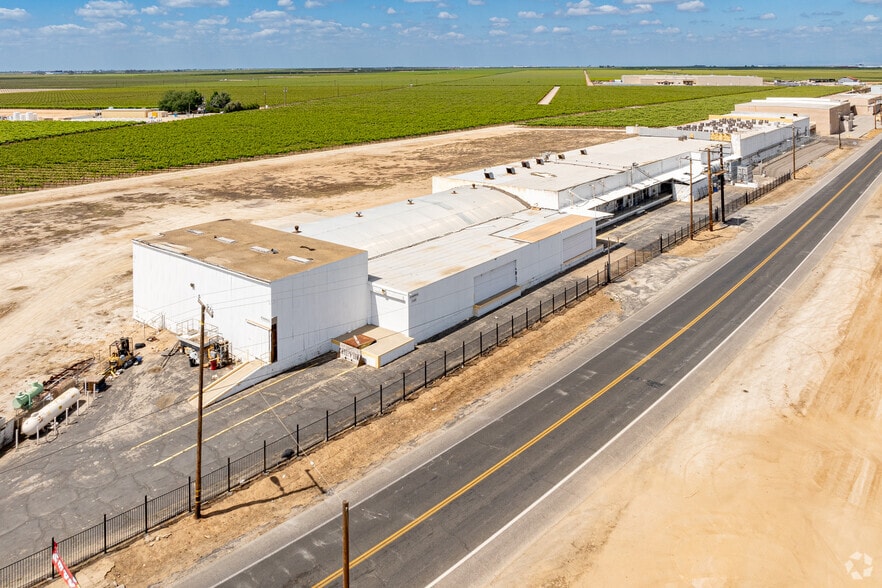 11265 Famoso Porterville Hwy, Delano, CA for sale - Primary Photo - Image 1 of 28