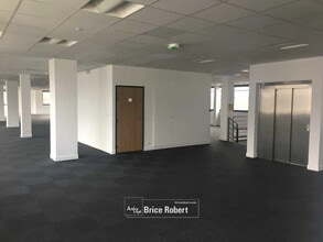 Office in Saint-Priest for lease Interior Photo- Image 1 of 8