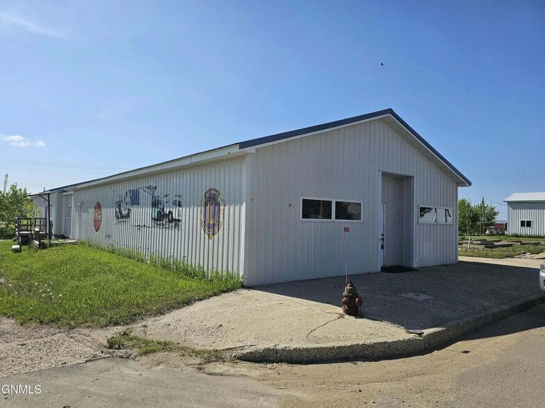 507 Main St, Wildrose, ND à vendre - Photo du bâtiment - Image 2 de 12