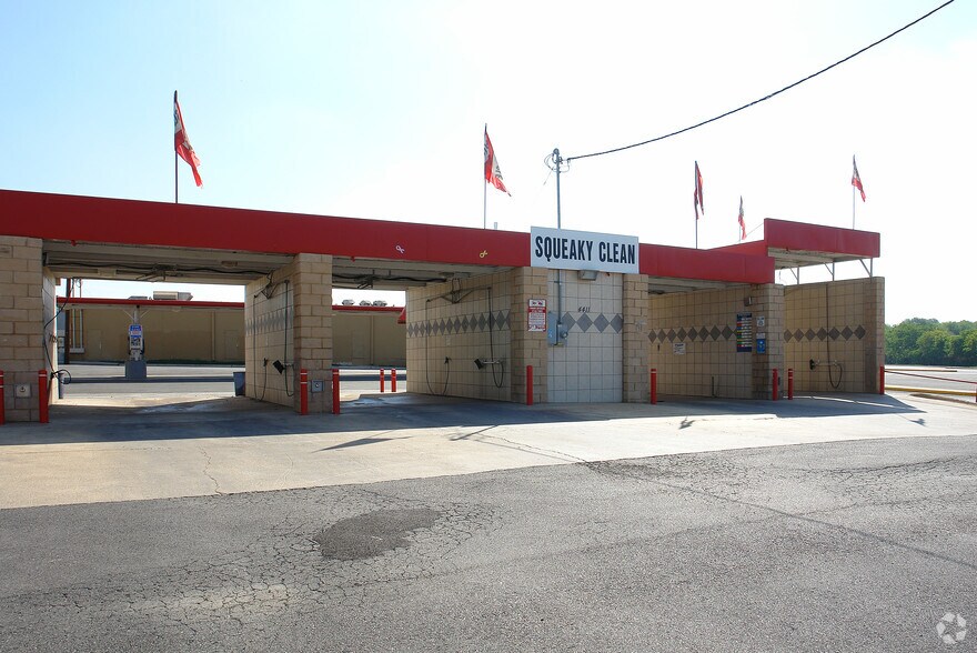 4411 Thousand Oaks Dr, San Antonio, TX à vendre - Photo du bâtiment - Image 2 de 2