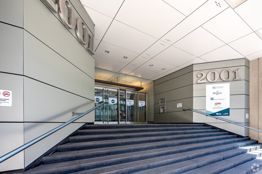 2001 Boul Robert-Bourassa, Montréal, QC for lease - Building Photo - Image 3 of 4
